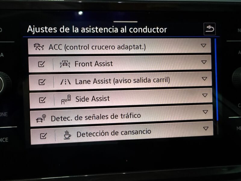 VOLKSWAGEN Tiguan URBAN SPORT 2.0 TDI DSG