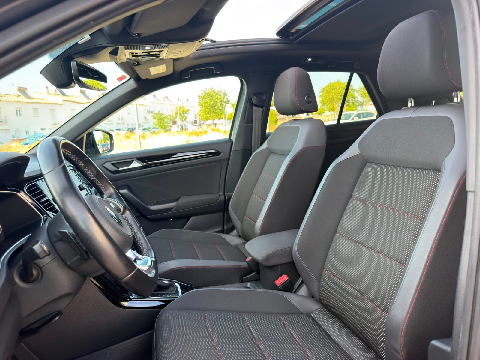 VOLKSWAGEN T-ROC R-LINE 2.0 DSG7 