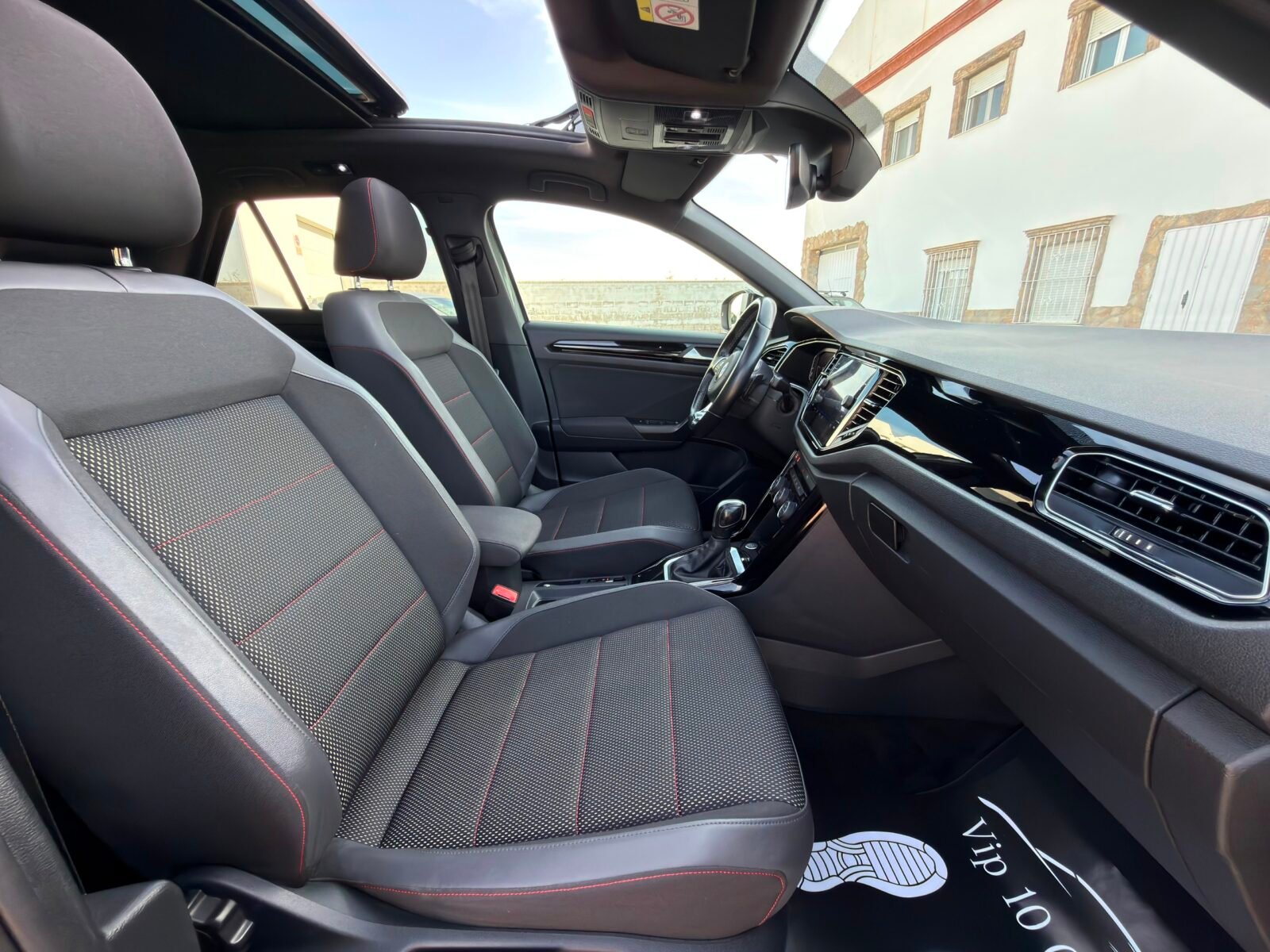VOLKSWAGEN T-ROC R-LINE 2.0 DSG7 