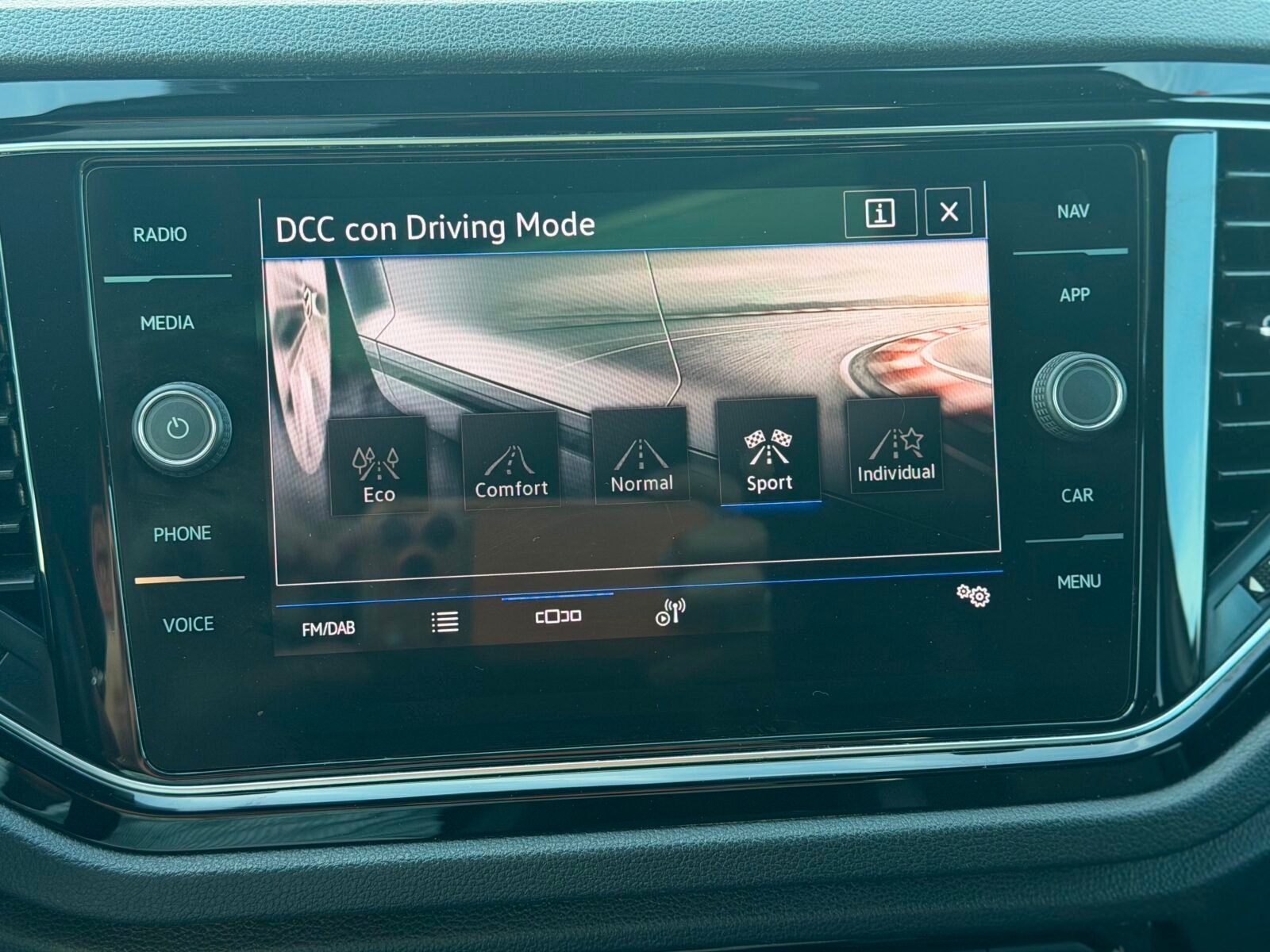 VOLKSWAGEN T-ROC R-LINE 2.0 DSG7 