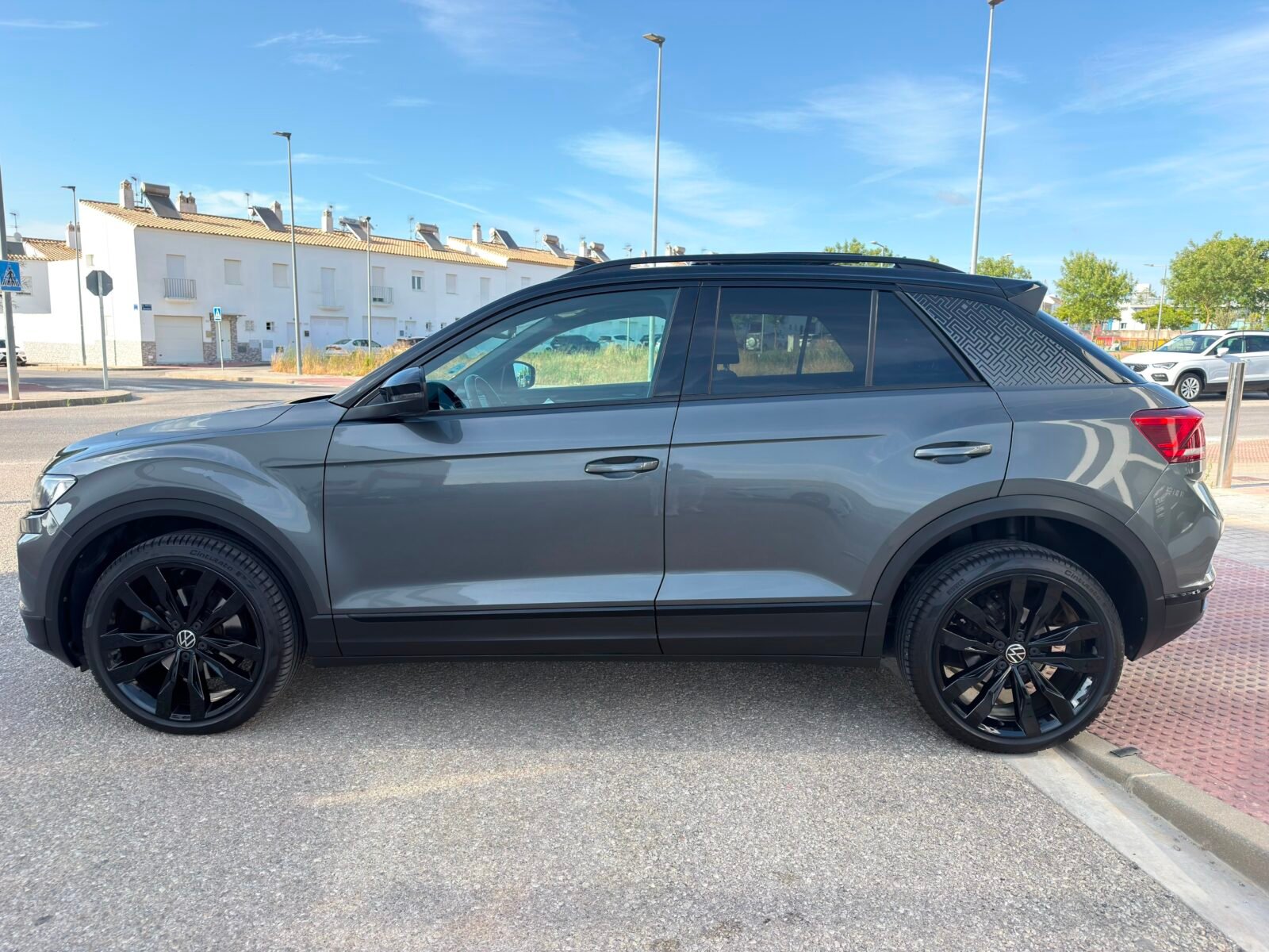 VOLKSWAGEN T-ROC R-LINE 2.0 DSG7 